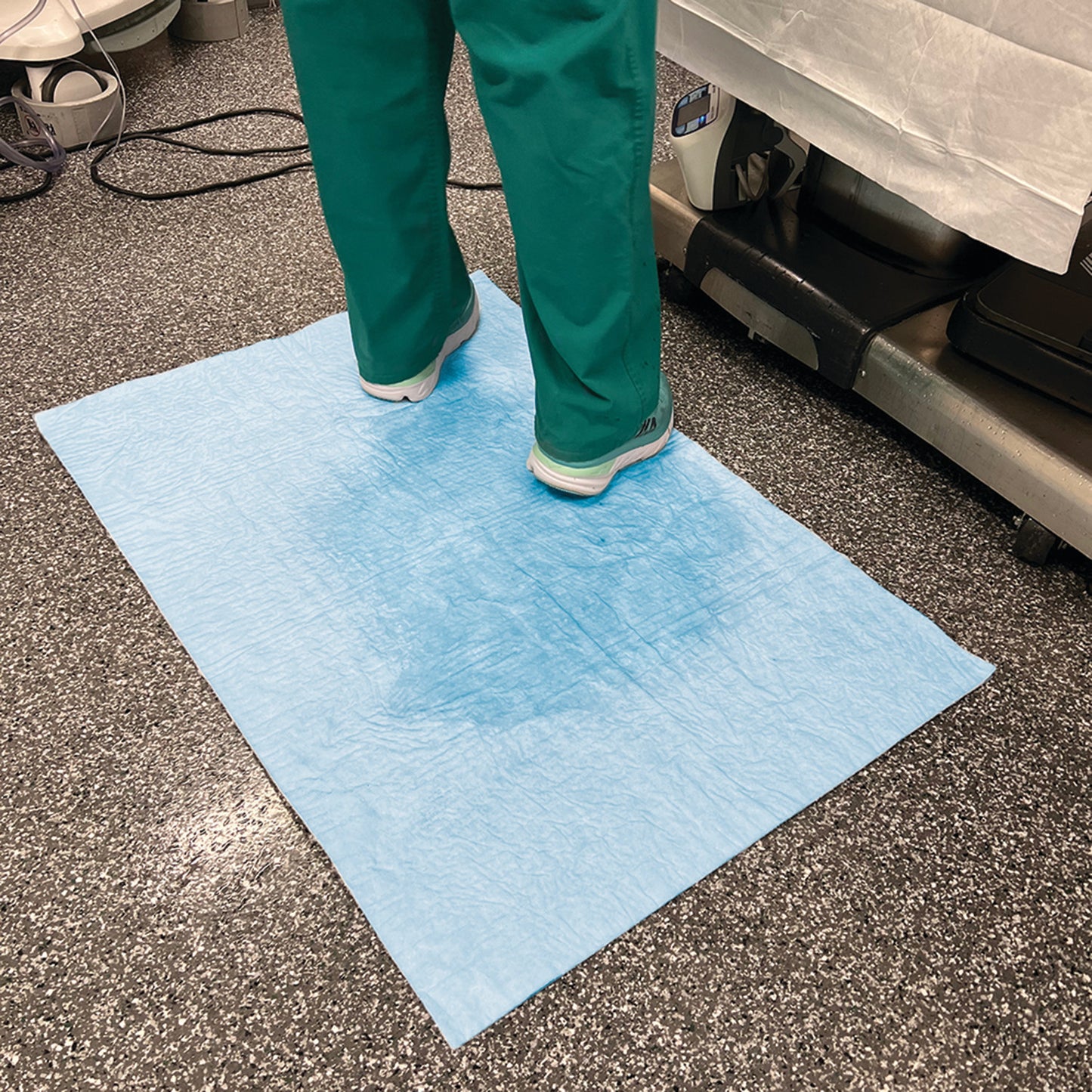 Blue Absorbent Mat for Heavy Spillage, 40"W x 28"L, 6.2 Liters, 42 Box/Pallet (12/Box)